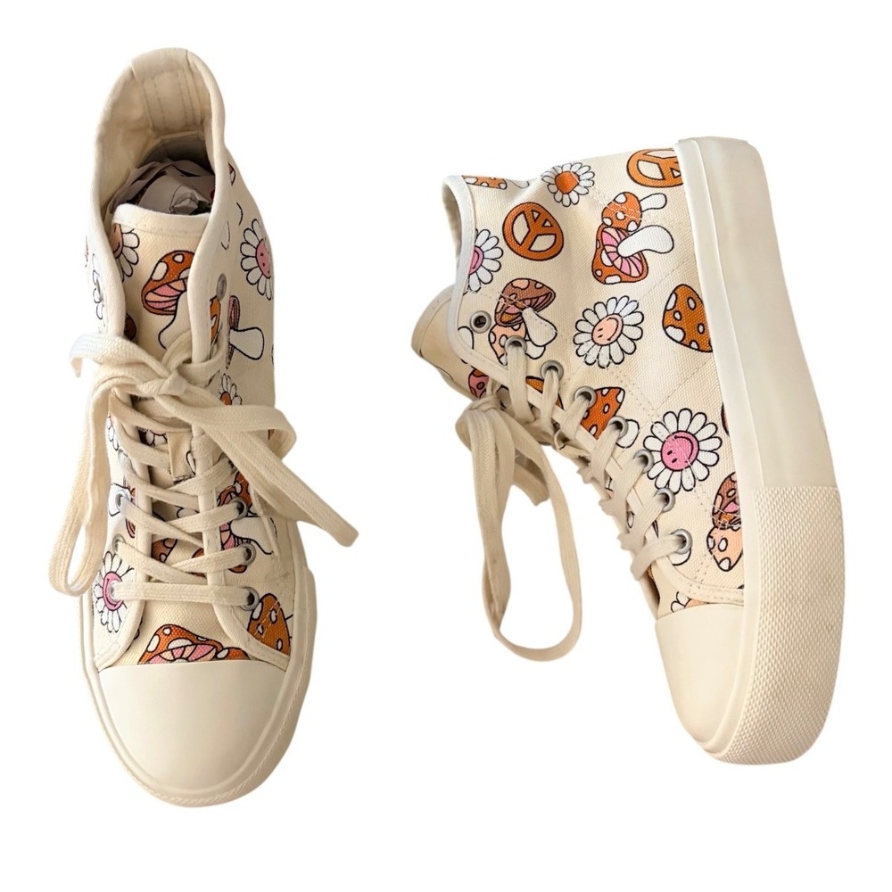American Eagle Mushroom Daisy Peace High Top Sneakers Cream Size 8 Cottagecore